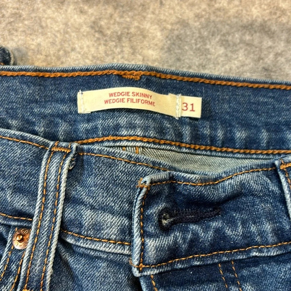 Levi's High Rise Women Jeans - Classic Denim - Picture 9 of 12